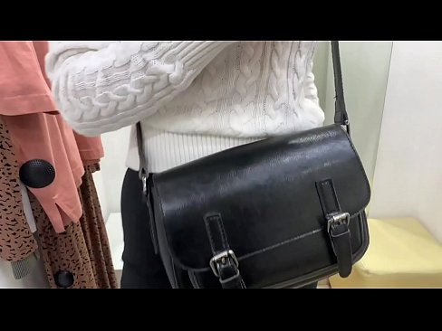 ❤️ Јавна мастурбација на младата кучка FeralBerry со дилдо во фитинг просторијата ️❌ Анално порно кај нас ☑